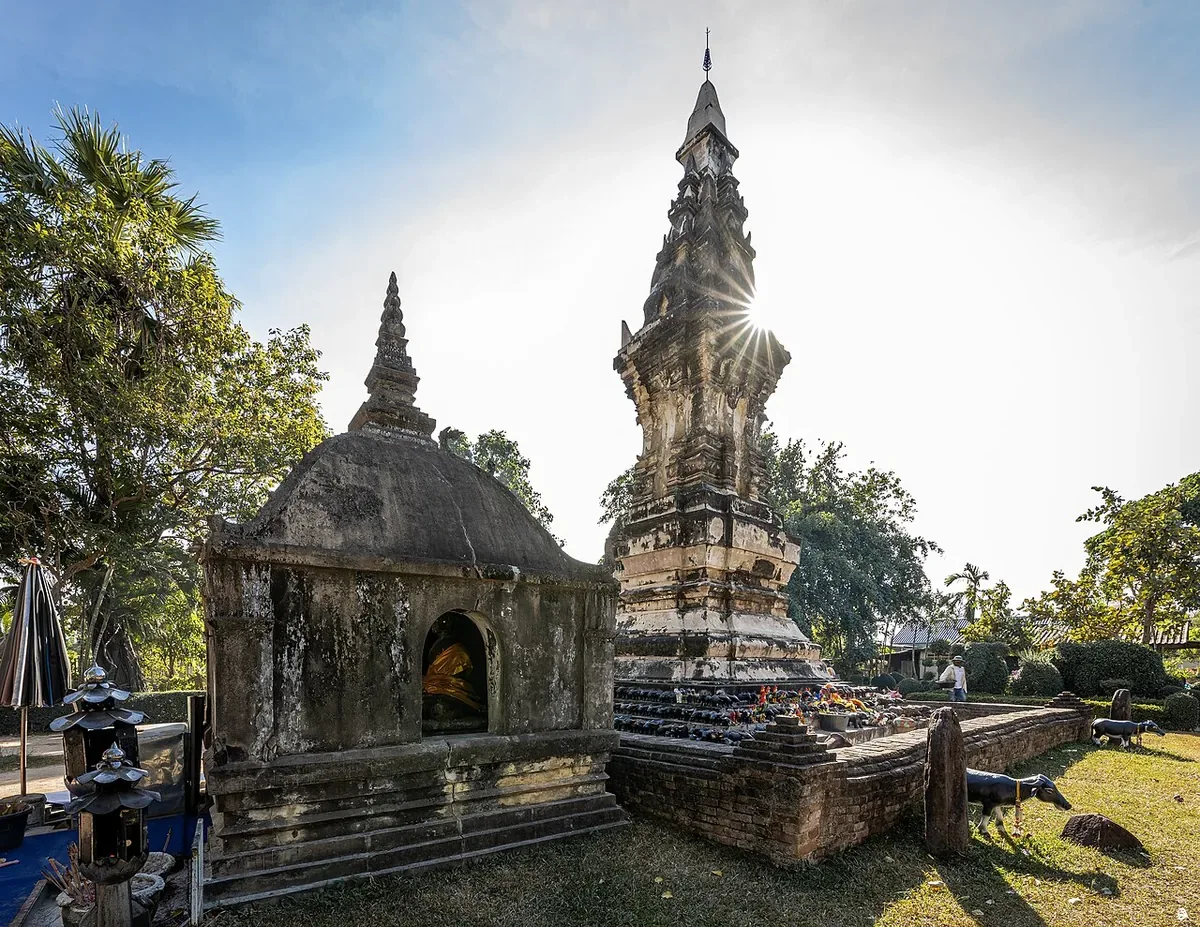 พระธาตุก่องข้าวน้อย จังหวัดยโสธร