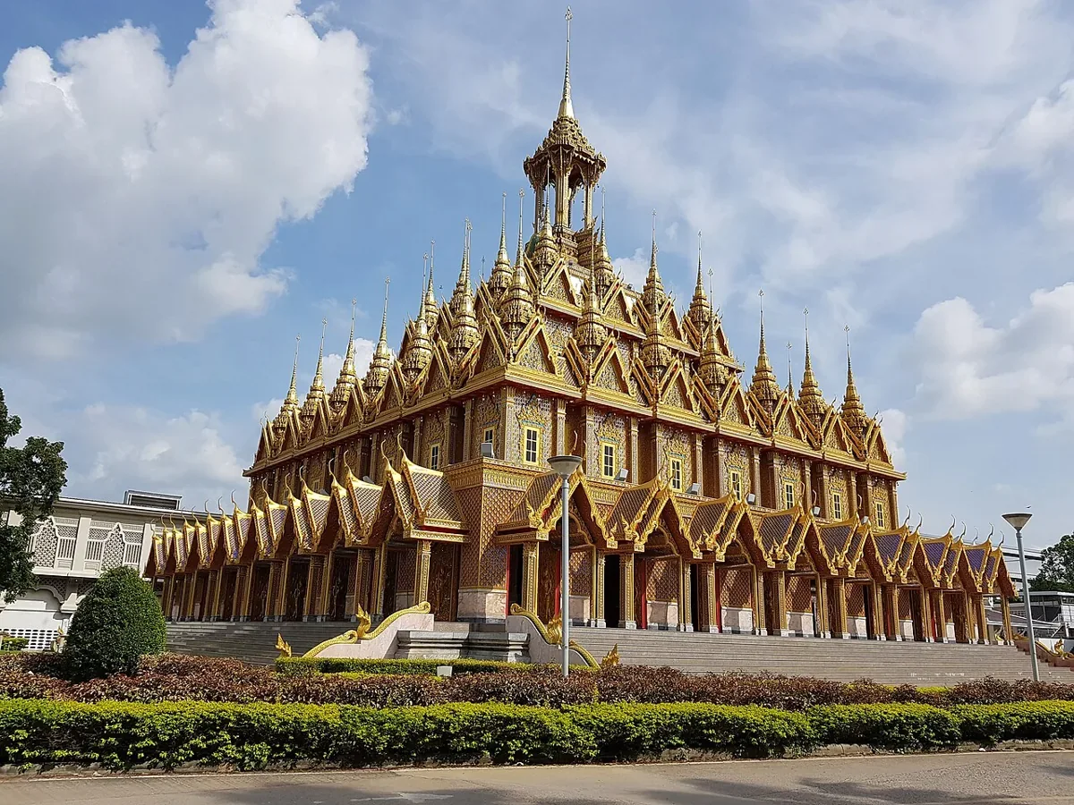 ปราสาททองคำ วัดจันทาราม (ท่าซุง) จังหวัดอุทัยธานี