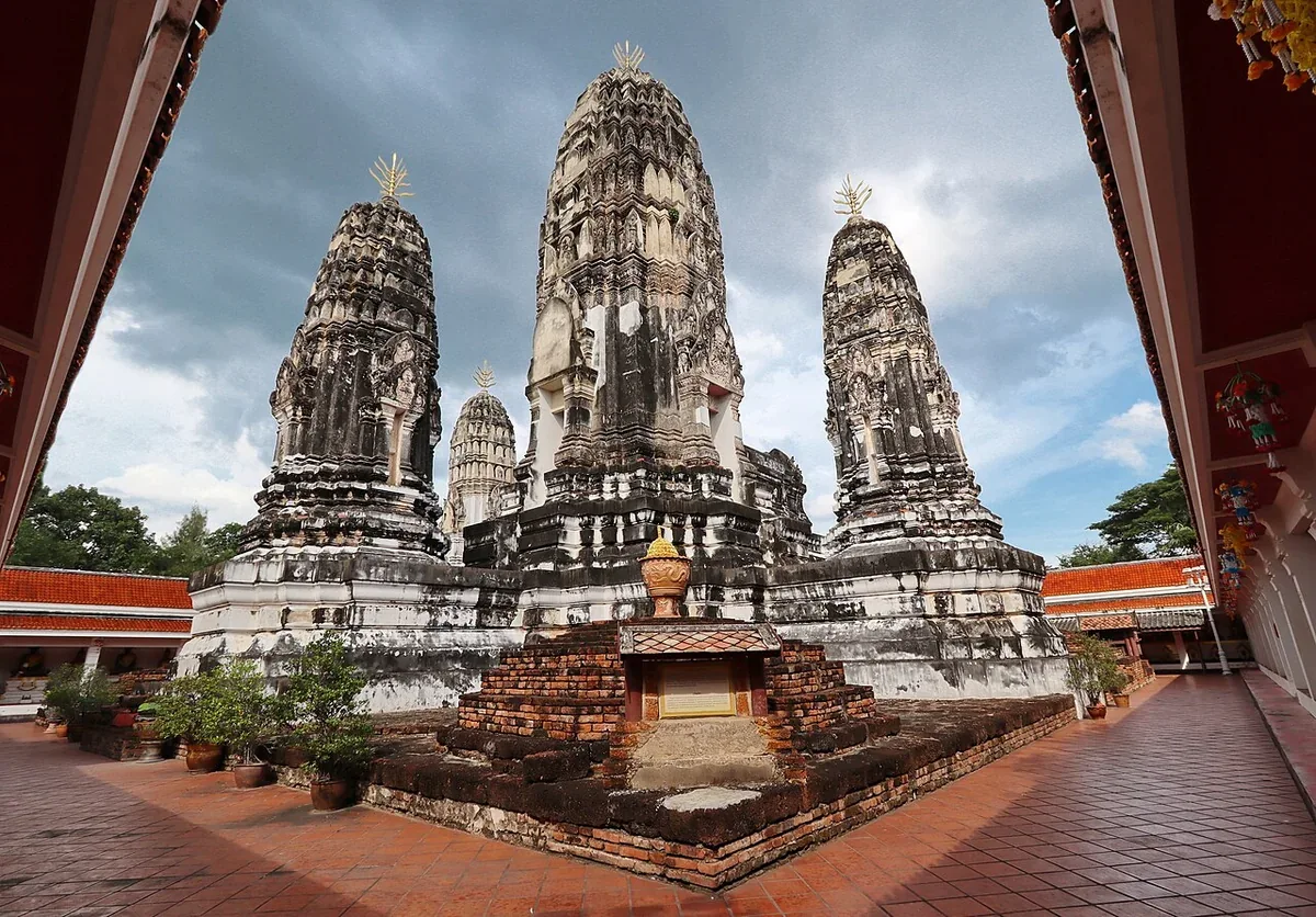 วัดมหาธาตุวรวิหาร จังหวัดราชบุรี
